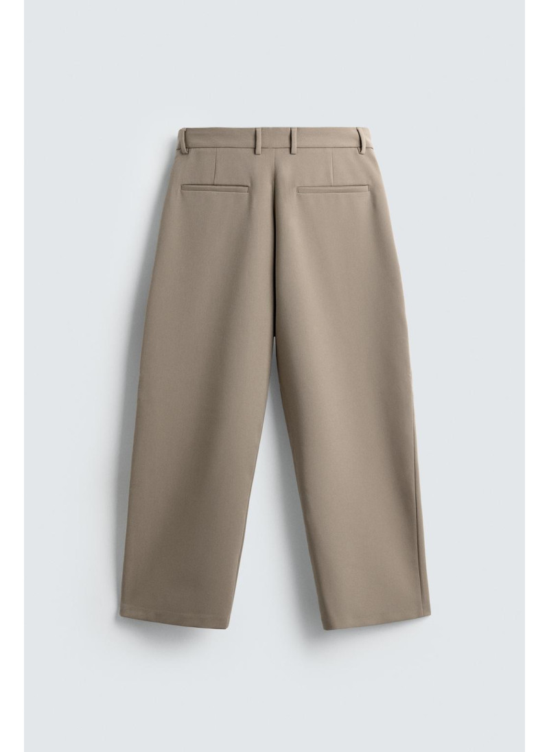 Брюки прямого кроя с защипами Брюки прямого кроя с защипами