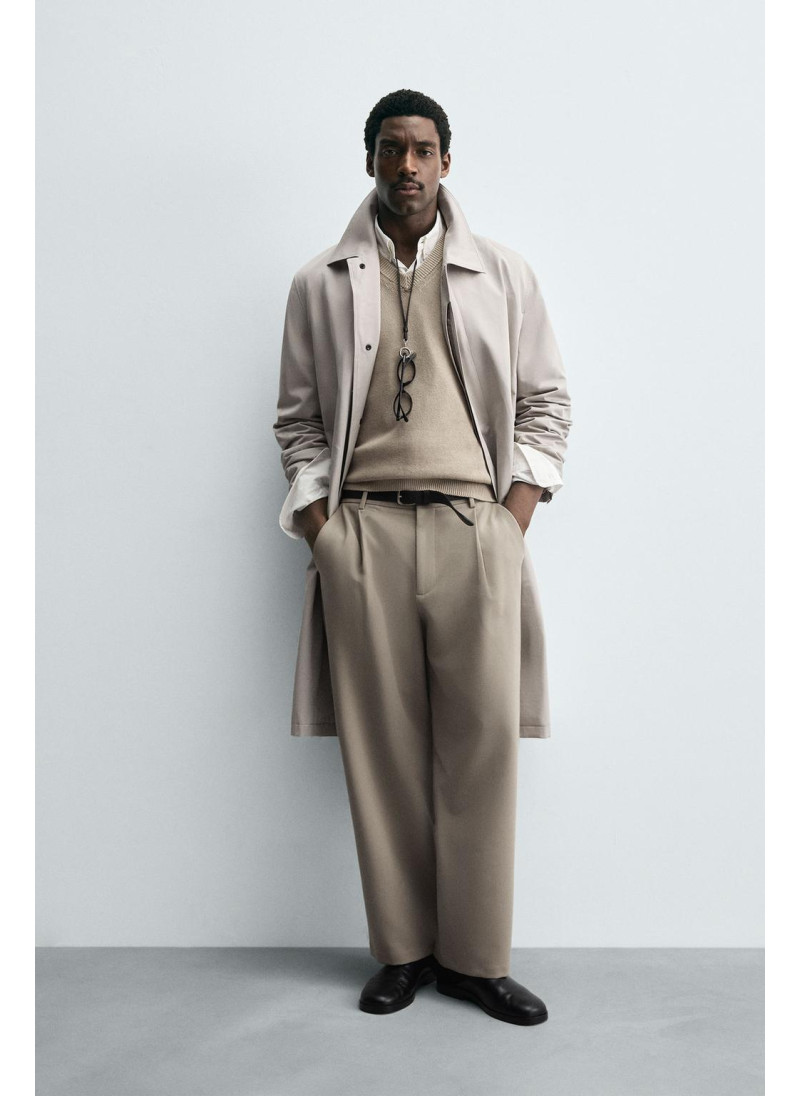 Брюки прямого кроя с защипами Брюки прямого кроя с защипами