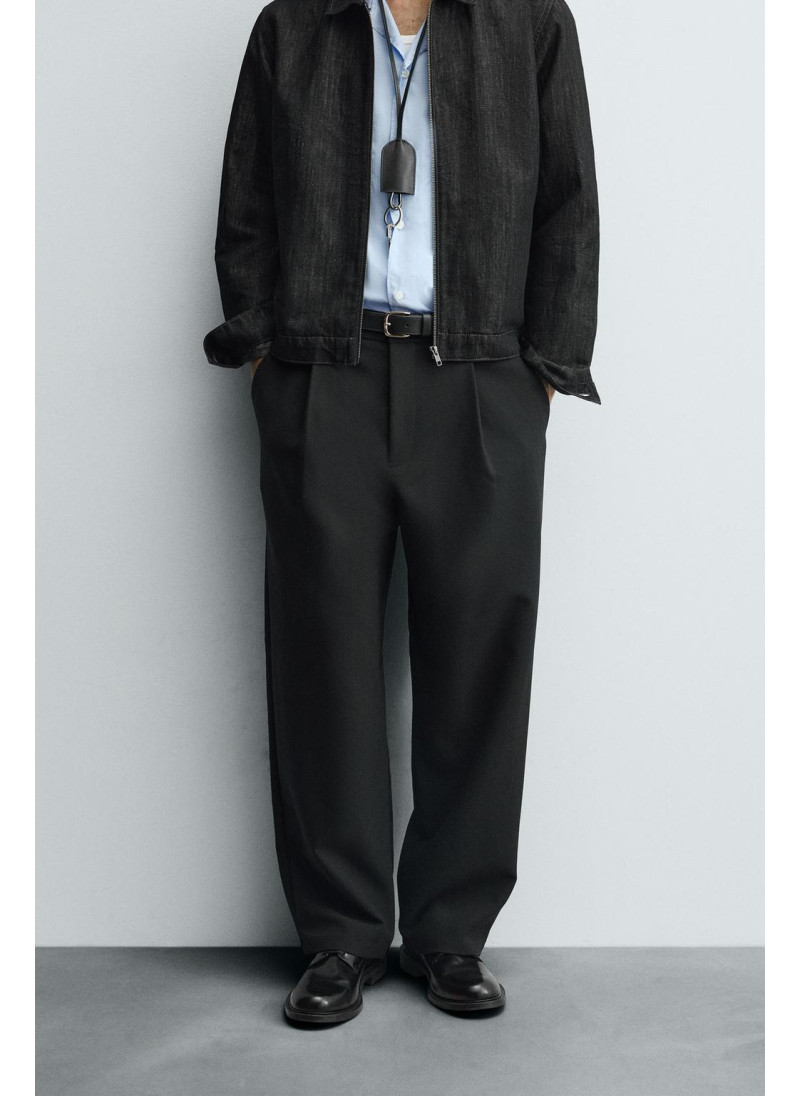 Брюки прямого кроя с защипами Брюки прямого кроя с защипами