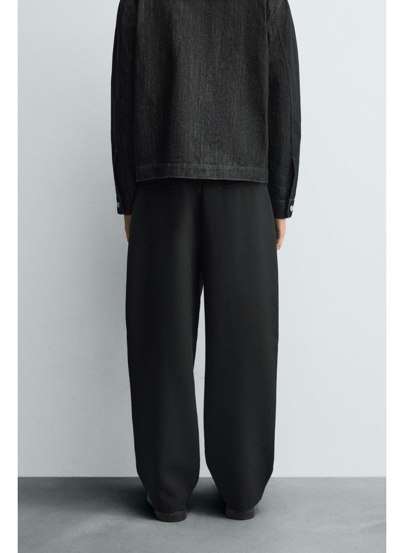 Брюки прямого кроя с защипами Брюки прямого кроя с защипами