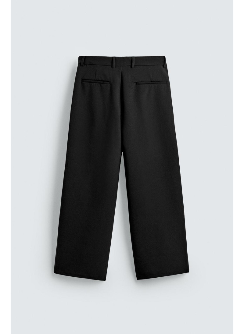 Брюки прямого кроя с защипами Брюки прямого кроя с защипами
