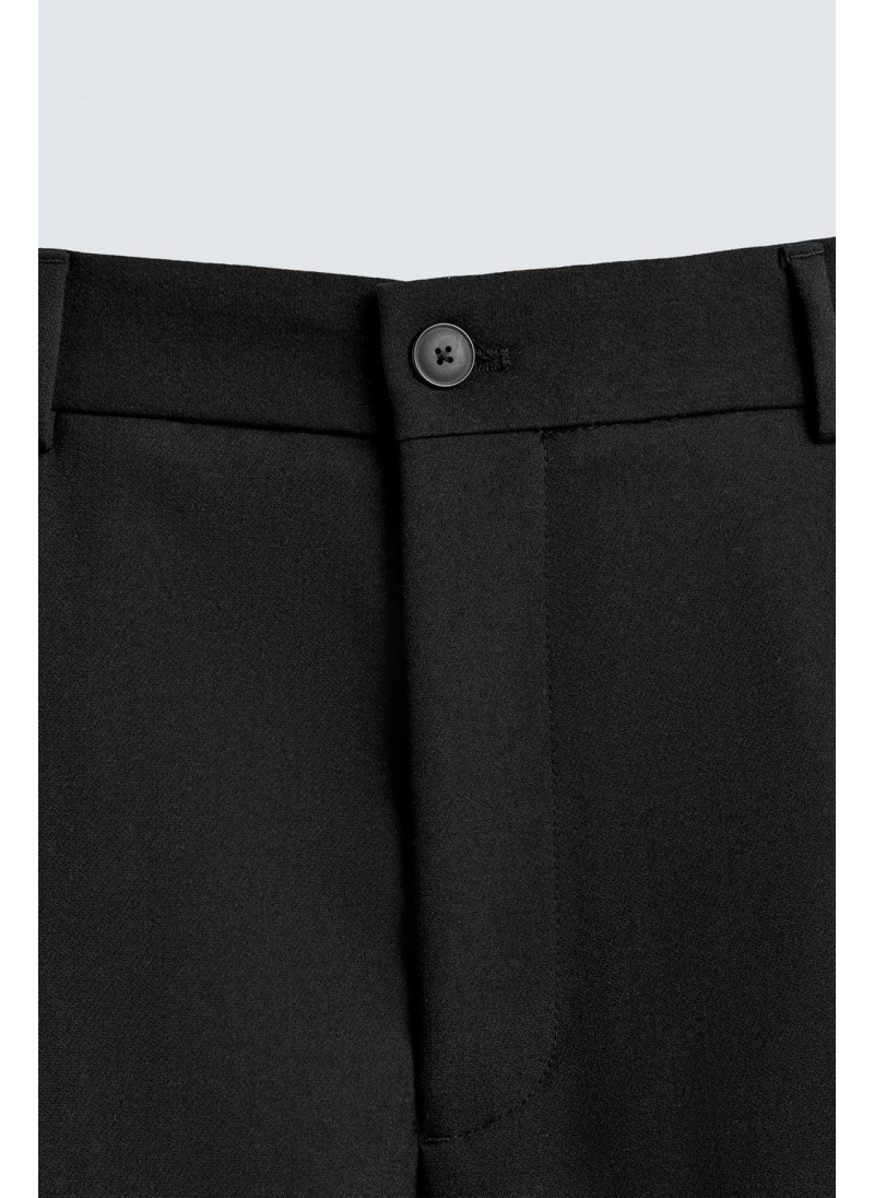 Брюки прямого кроя с защипами Брюки прямого кроя с защипами