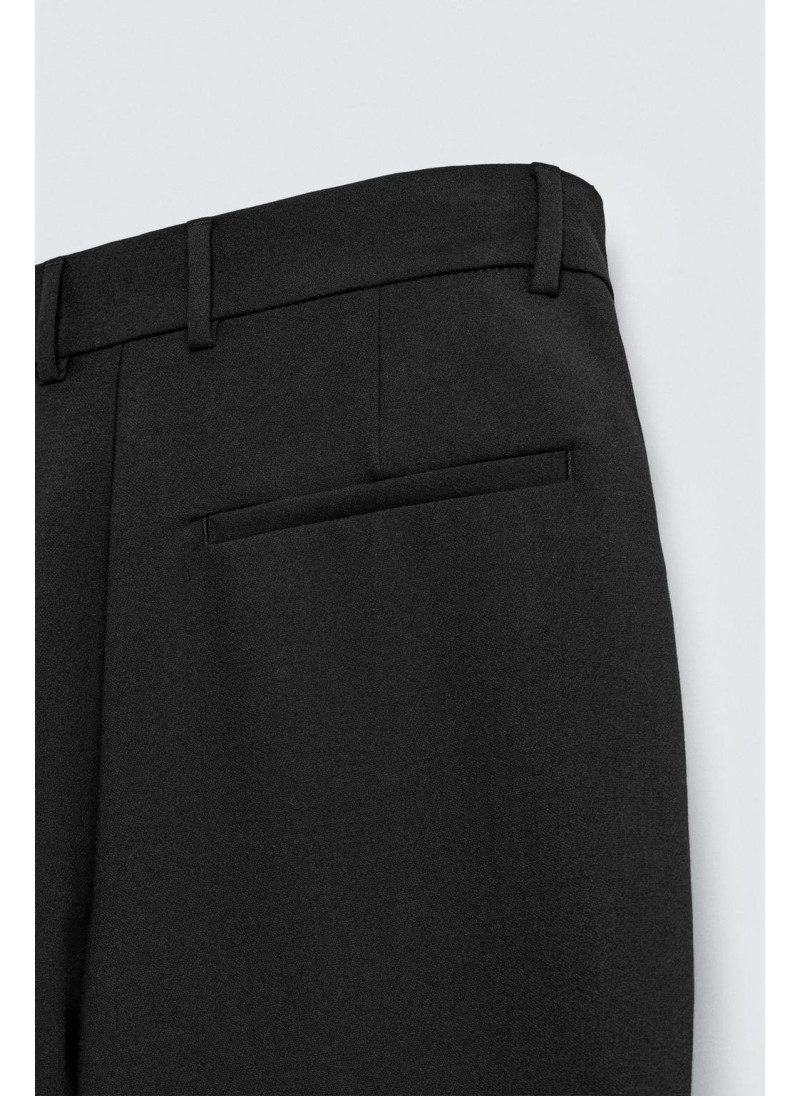 Брюки прямого кроя с защипами Брюки прямого кроя с защипами