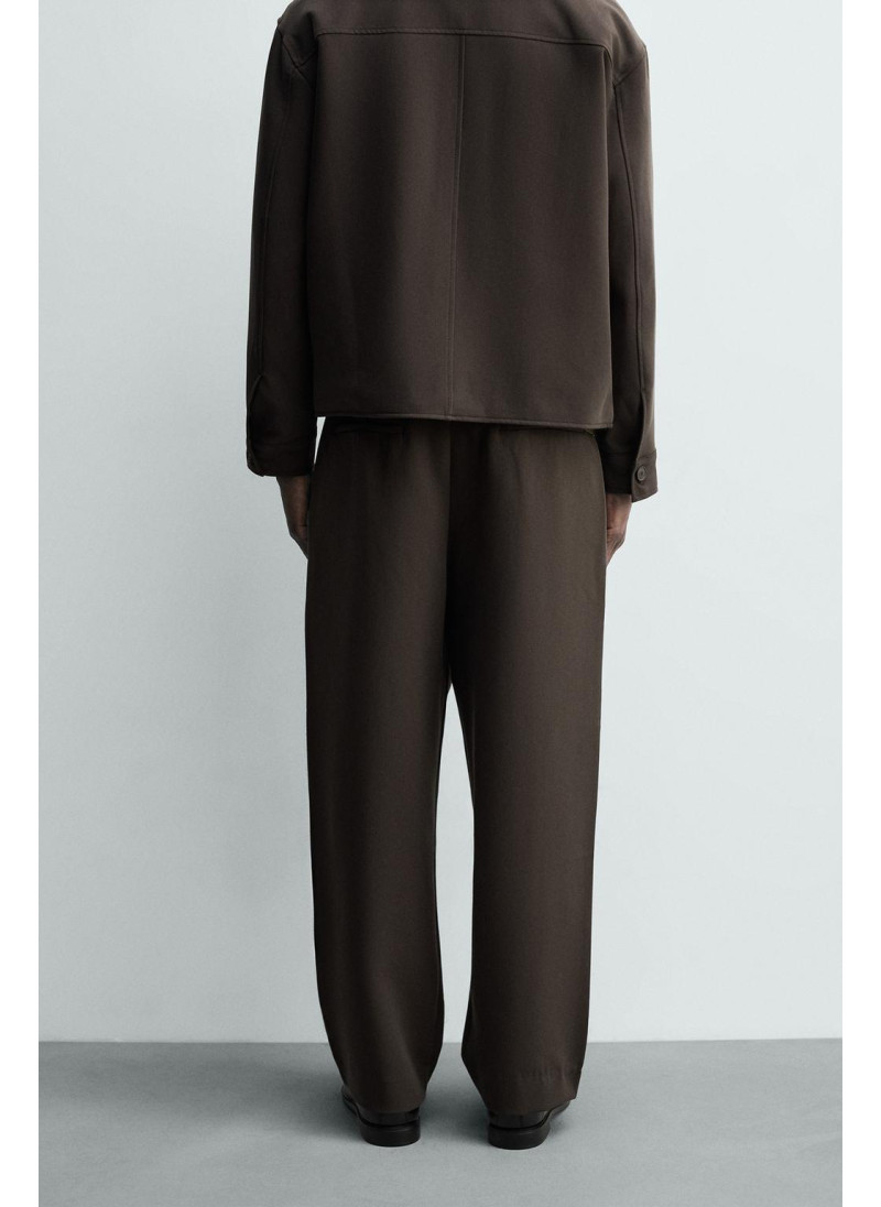 Брюки прямого кроя с защипами Брюки прямого кроя с защипами