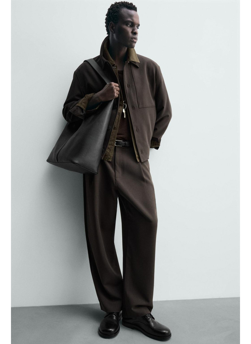 Брюки прямого кроя с защипами Брюки прямого кроя с защипами