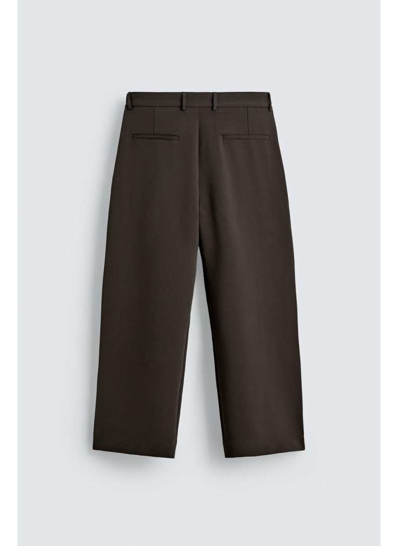 Брюки прямого кроя с защипами Брюки прямого кроя с защипами