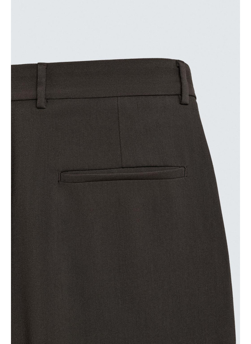 Брюки прямого кроя с защипами Брюки прямого кроя с защипами