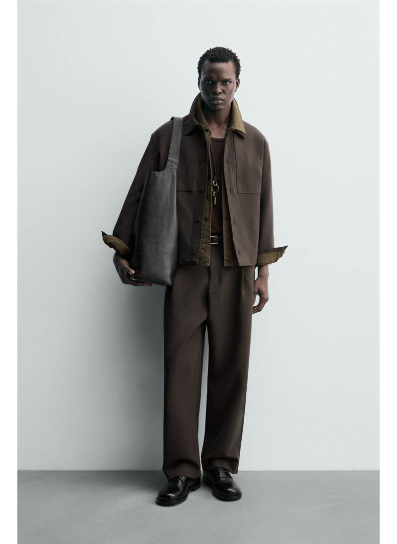 Брюки прямого кроя с защипа...