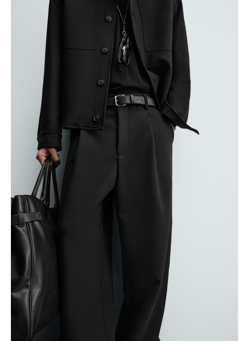 Брюки прямого кроя с защипами Брюки прямого кроя с защипами