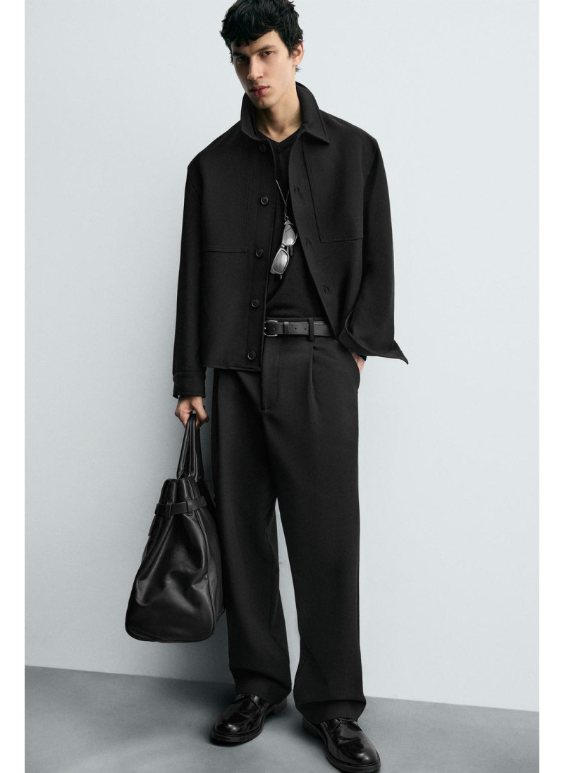 Брюки прямого кроя с защипами Брюки прямого кроя с защипами