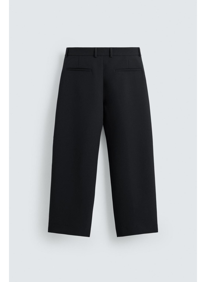 Брюки прямого кроя с защипами Брюки прямого кроя с защипами