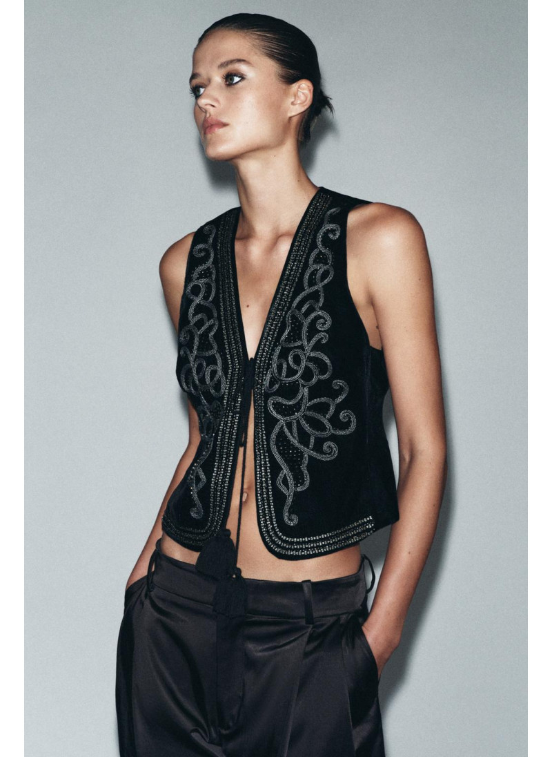 Жилет из вельвета с вышивкой zw collection Жилет из вельвета с вышивкой zw collection