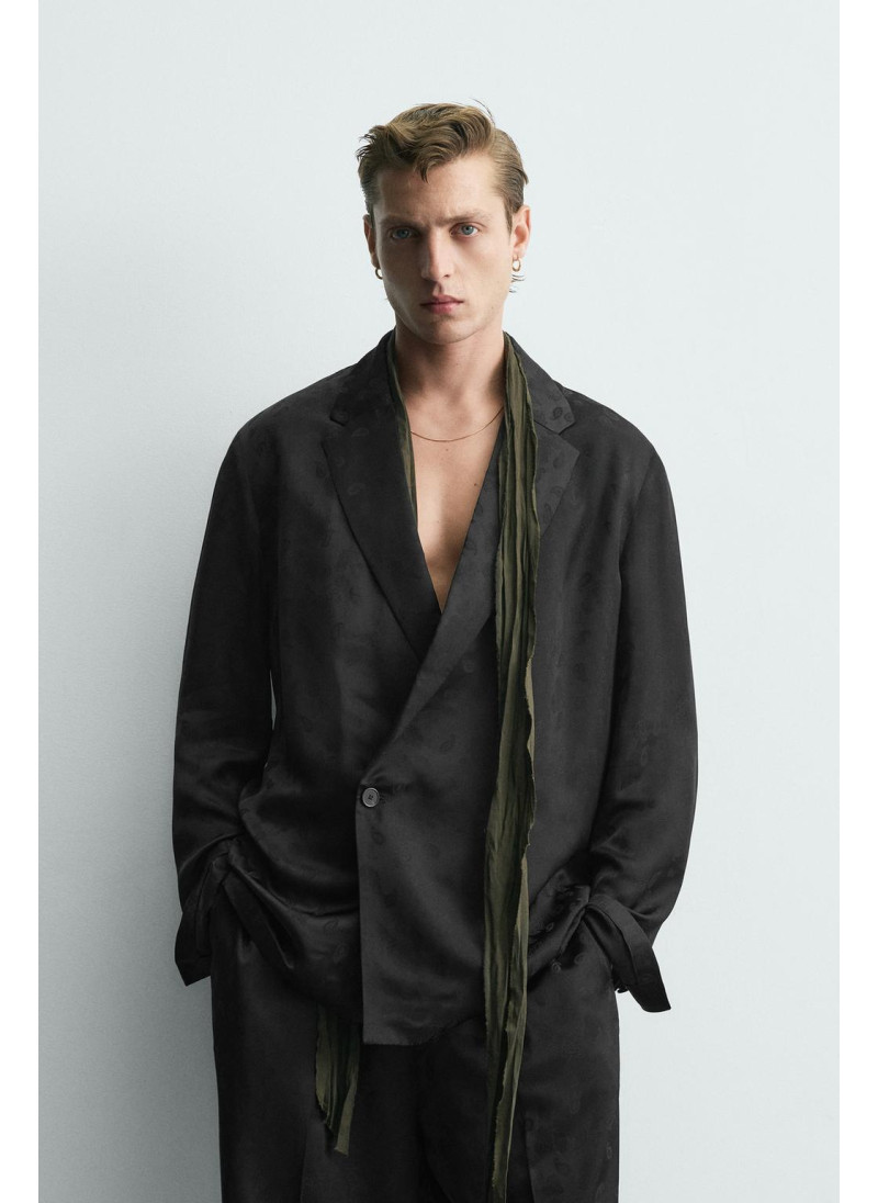 СТРУЯЩИЙСЯ КОСТЮМНЫЙ БЛЕЙЗЕР ИЗ ЖАККАРДА ПЕЙСЛИ - LIMITED EDITION СТРУЯЩИЙСЯ КОСТЮМНЫЙ БЛЕЙЗЕР ИЗ ЖАККАРДА ПЕЙСЛИ - LIMITED EDITION