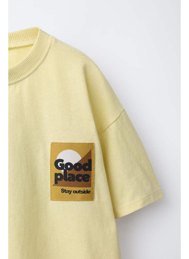 ФУТБОЛКА С НАШИВКОЙ И ПРИНТОМ ФУТБОЛКА С НАШИВКОЙ И ПРИНТОМ