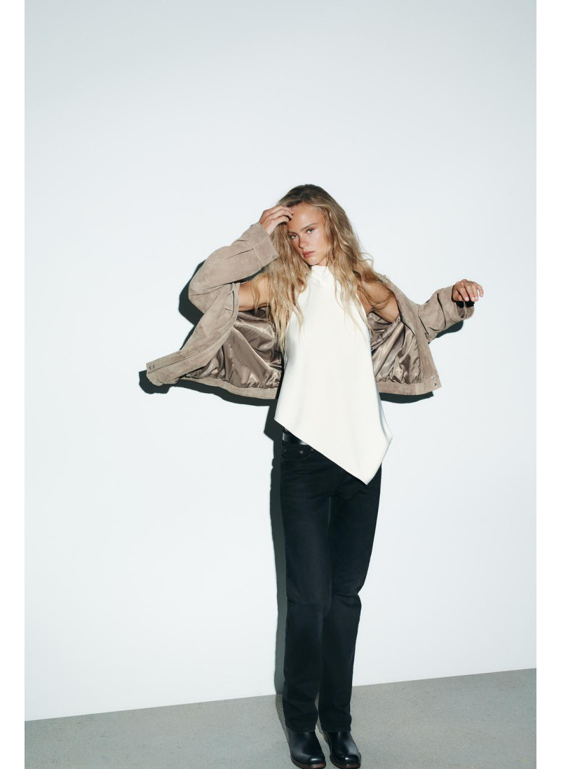 Топ с асимметричным подбородком Топ с асимметричным подбородком