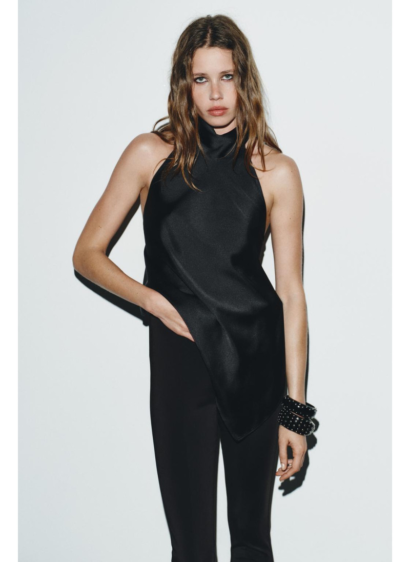 Топ с асимметричным подбородком Топ с асимметричным подбородком