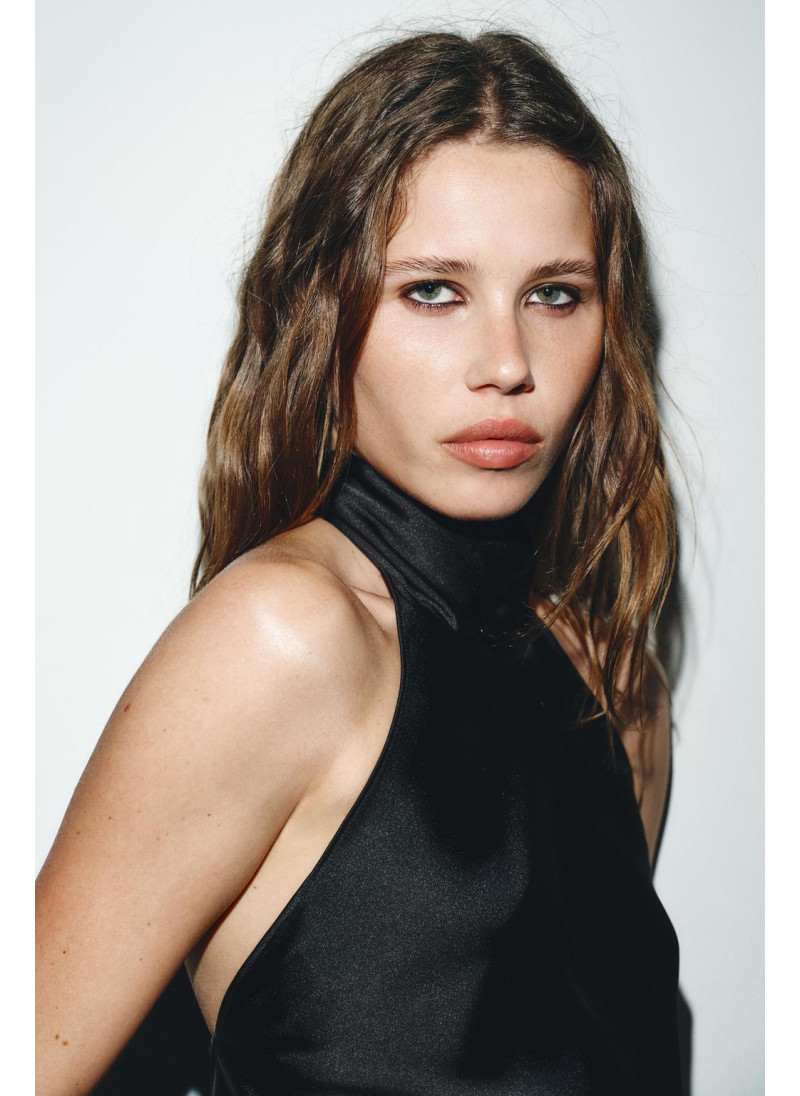 Топ с асимметричным подбородком Топ с асимметричным подбородком