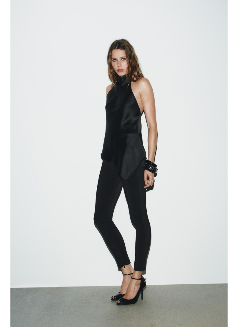 Топ с асимметричным подбородком Топ с асимметричным подбородком