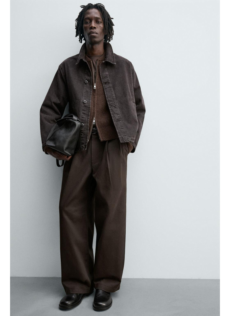 Широкие брюки-чино с защипами Широкие брюки-чино с защипами