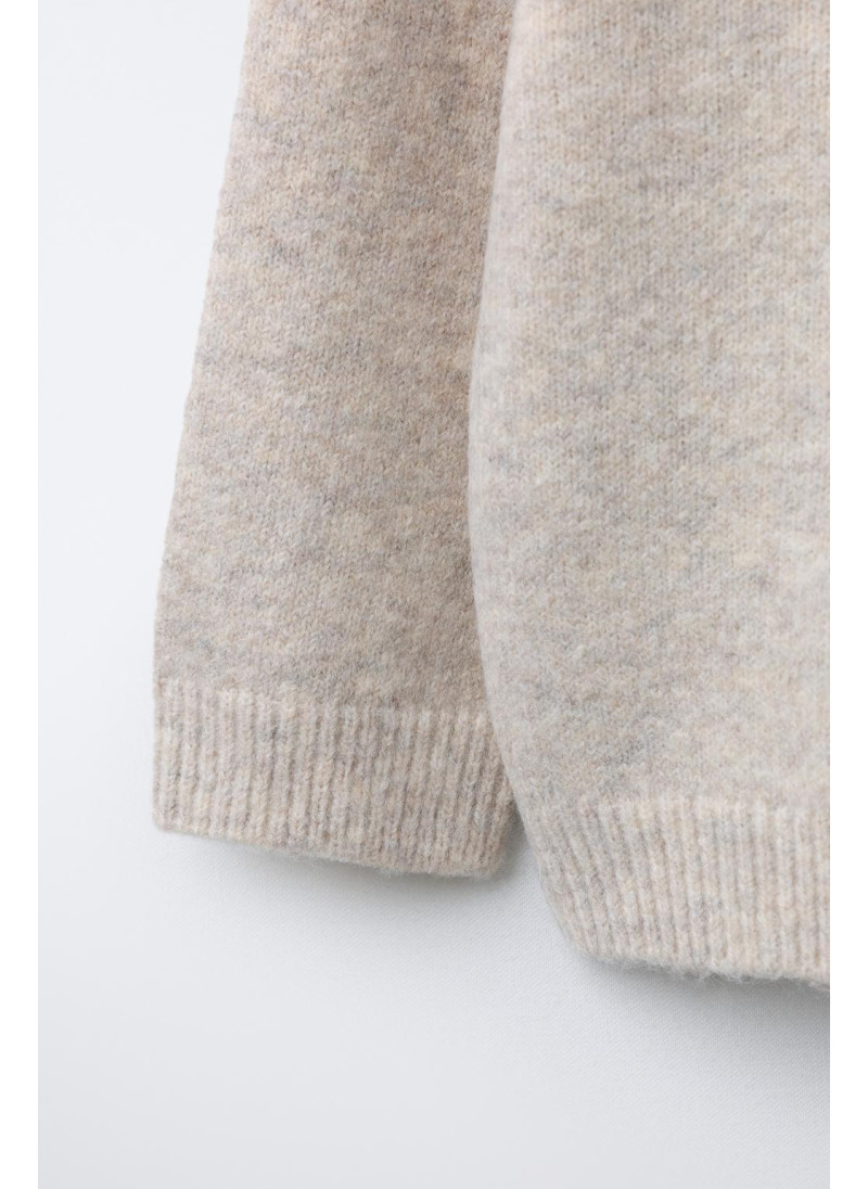 Свитер из мягкого вязаного полотна с вышитой собакой Свитер из мягкого вязаного полотна с вышитой собакой