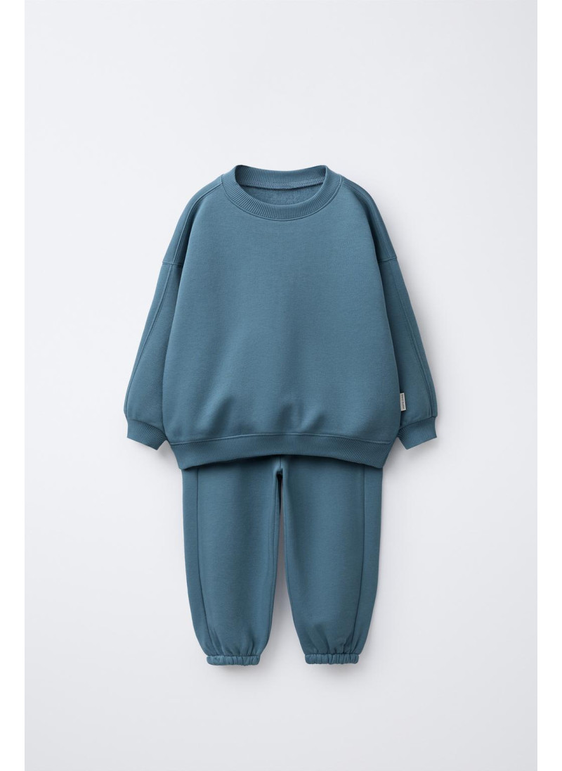 Костюм из джоггеров с обтяж...