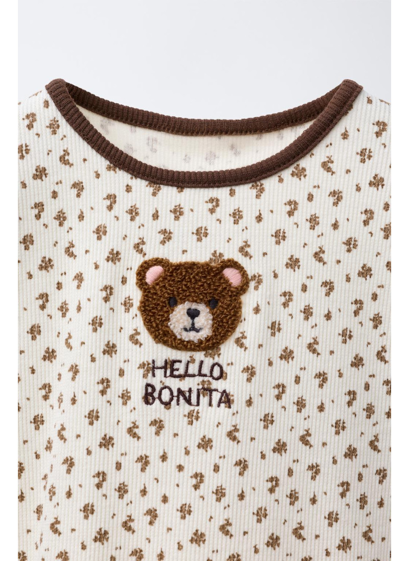 Футболка с рельефным узором и нашивкой в виде цветов и животного Футболка с рельефным узором и нашивкой в виде цветов и животного