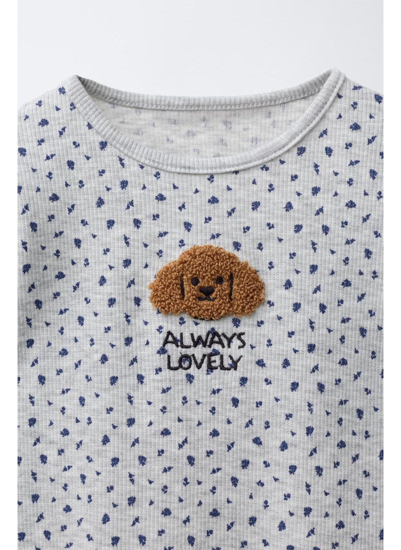 Футболка с рельефным узором и нашивкой в виде цветов и животного Футболка с рельефным узором и нашивкой в виде цветов и животного