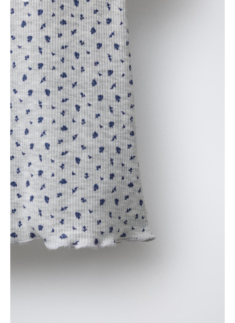 Футболка с рельефным узором и нашивкой в виде цветов и животного Футболка с рельефным узором и нашивкой в виде цветов и животного