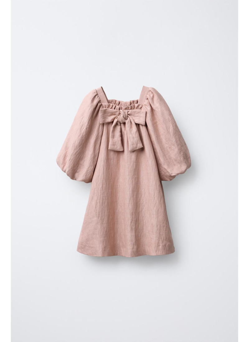 Платье с блестками и бантам...