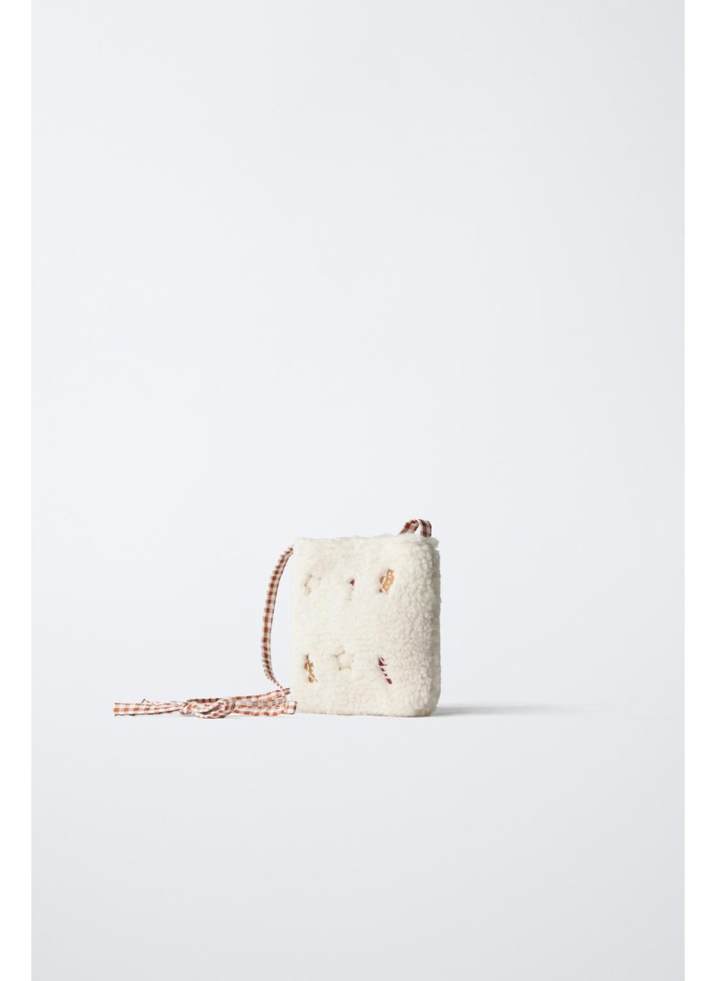 Рождественская сумка через плечо из меха в стиле фокуса. Рождественская сумка через плечо из меха в стиле фокуса.