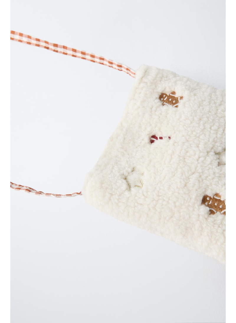 Рождественская сумка через плечо из меха в стиле фокуса. Рождественская сумка через плечо из меха в стиле фокуса.