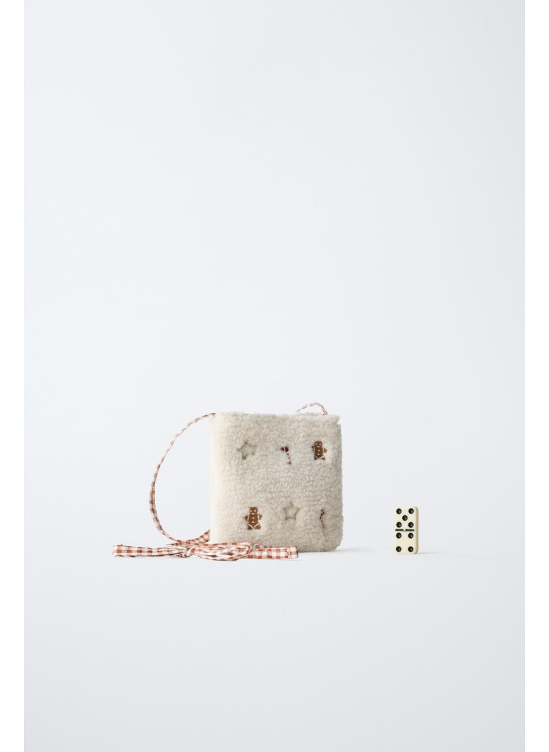 Рождественская сумка через плечо из меха в стиле фокуса. Рождественская сумка через плечо из меха в стиле фокуса.