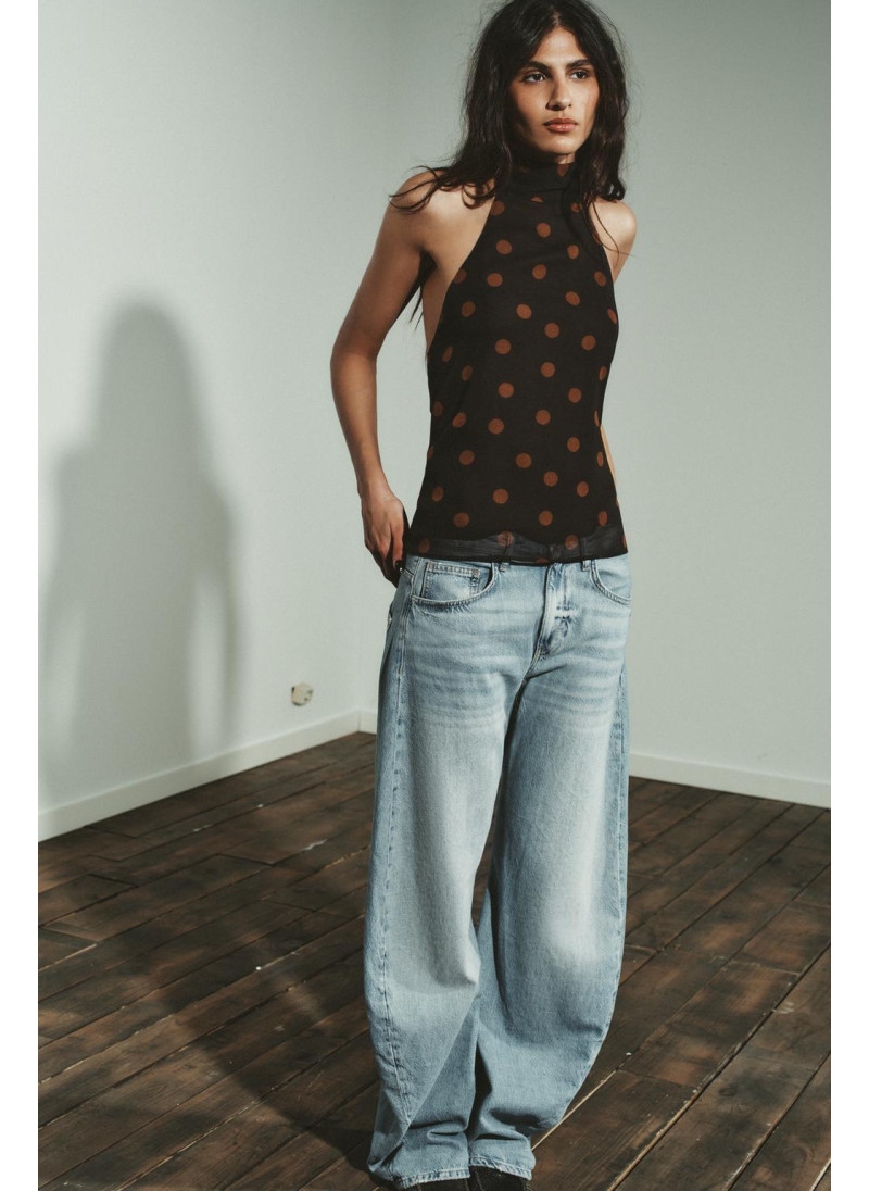 ТОП ИЗ ЖОРЖЕТА С ГОРЛОВИНОЙ ХАЛТЕР В ГОРОШЕК ТОП ИЗ ЖОРЖЕТА С ГОРЛОВИНОЙ ХАЛТЕР В ГОРОШЕК