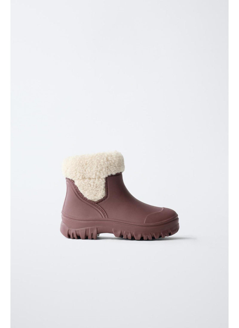 Варежки и ботинки с искусственным мехом Варежки и ботинки с искусственным мехом