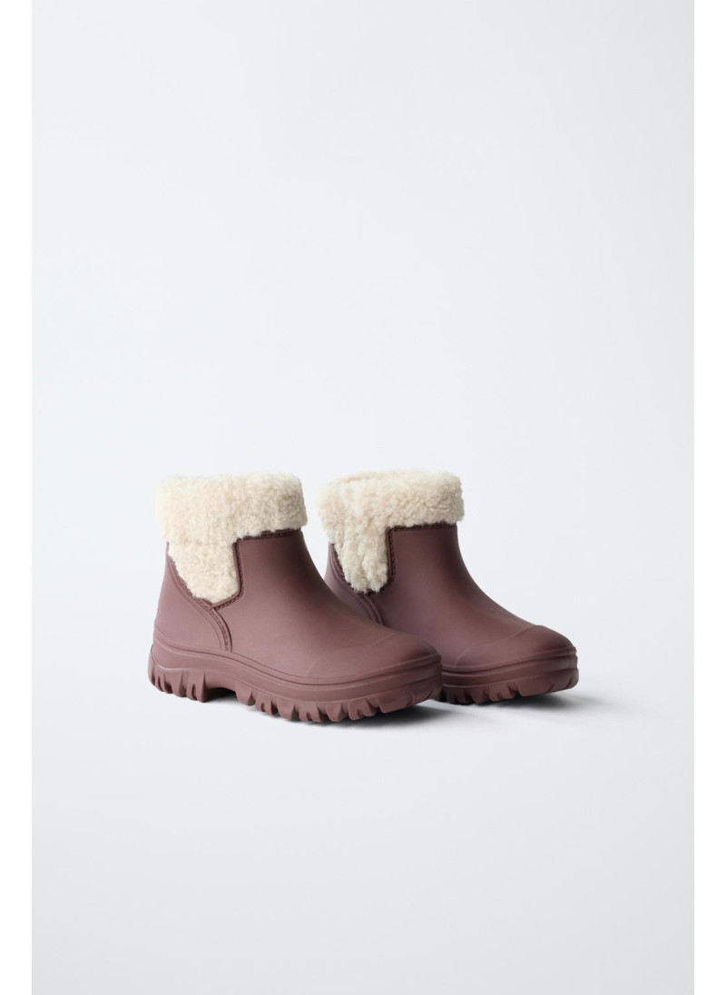 Варежки и ботинки с искусственным мехом Варежки и ботинки с искусственным мехом