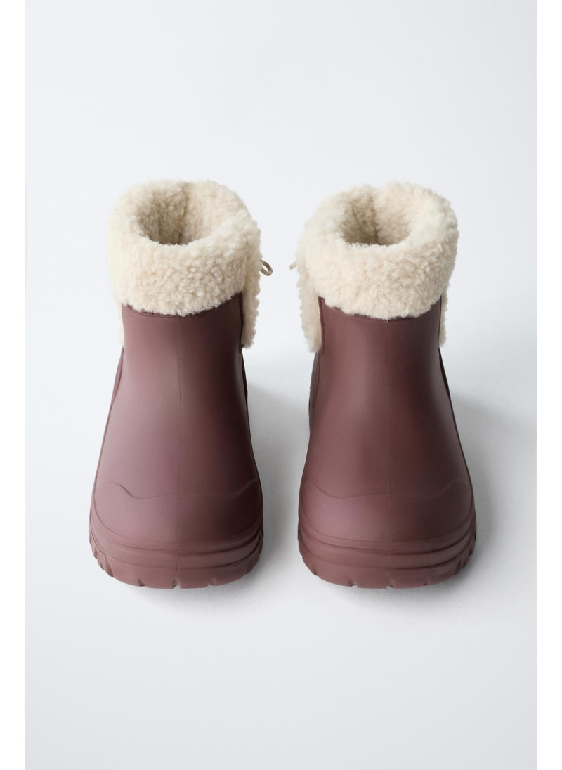 Варежки и ботинки с искусственным мехом Варежки и ботинки с искусственным мехом