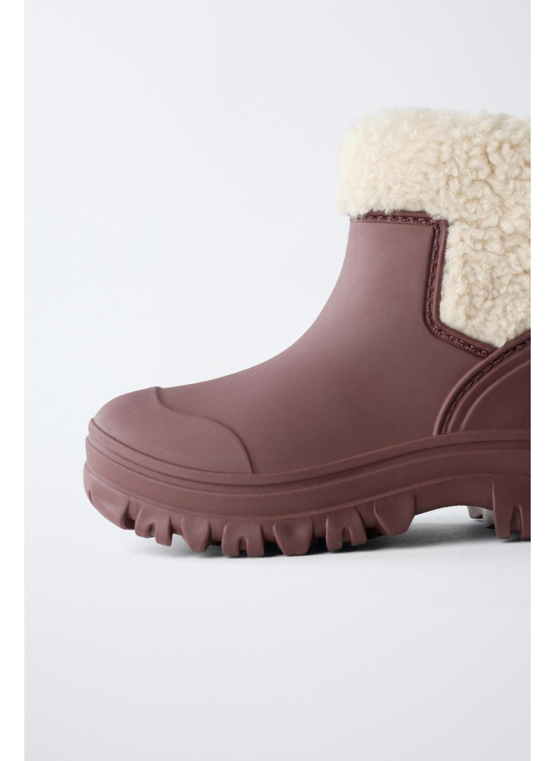 Варежки и ботинки с искусственным мехом Варежки и ботинки с искусственным мехом