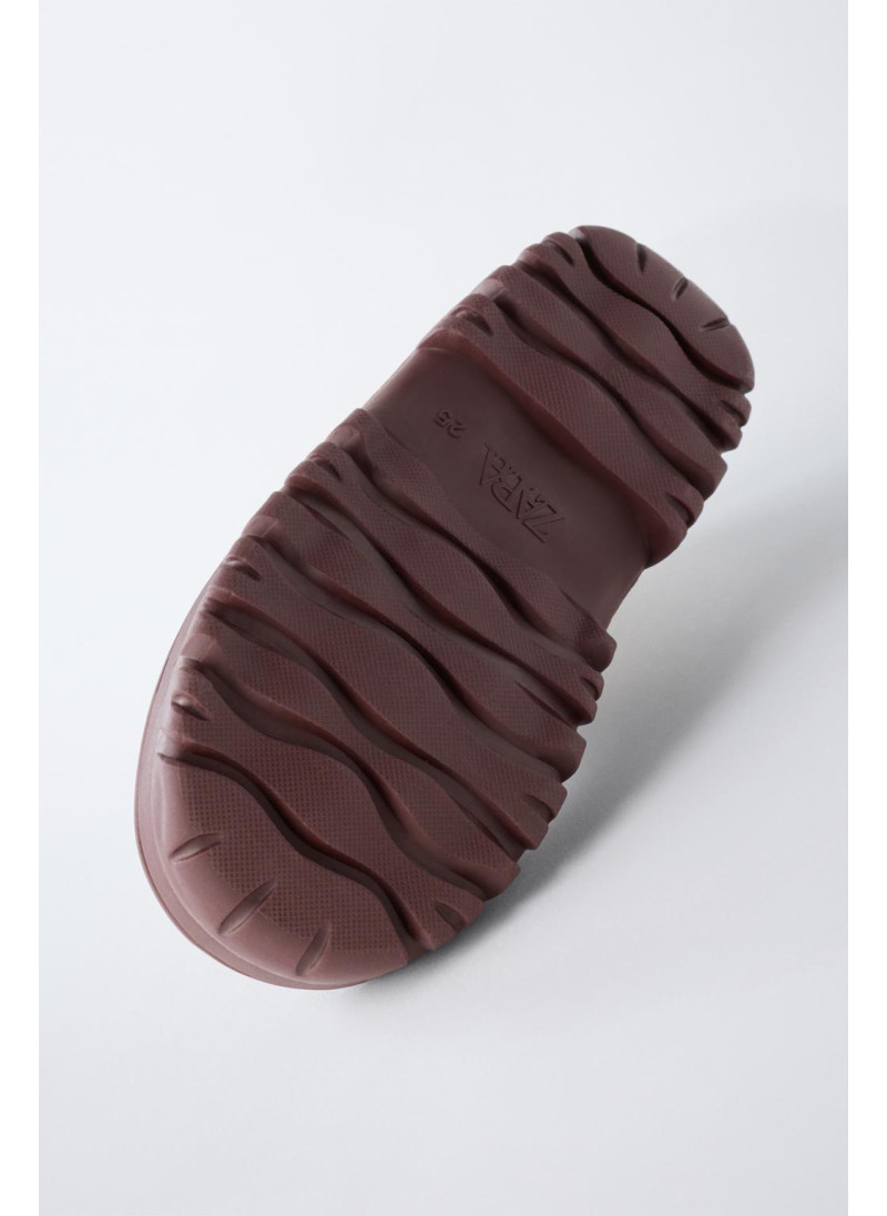 Варежки и ботинки с искусственным мехом Варежки и ботинки с искусственным мехом