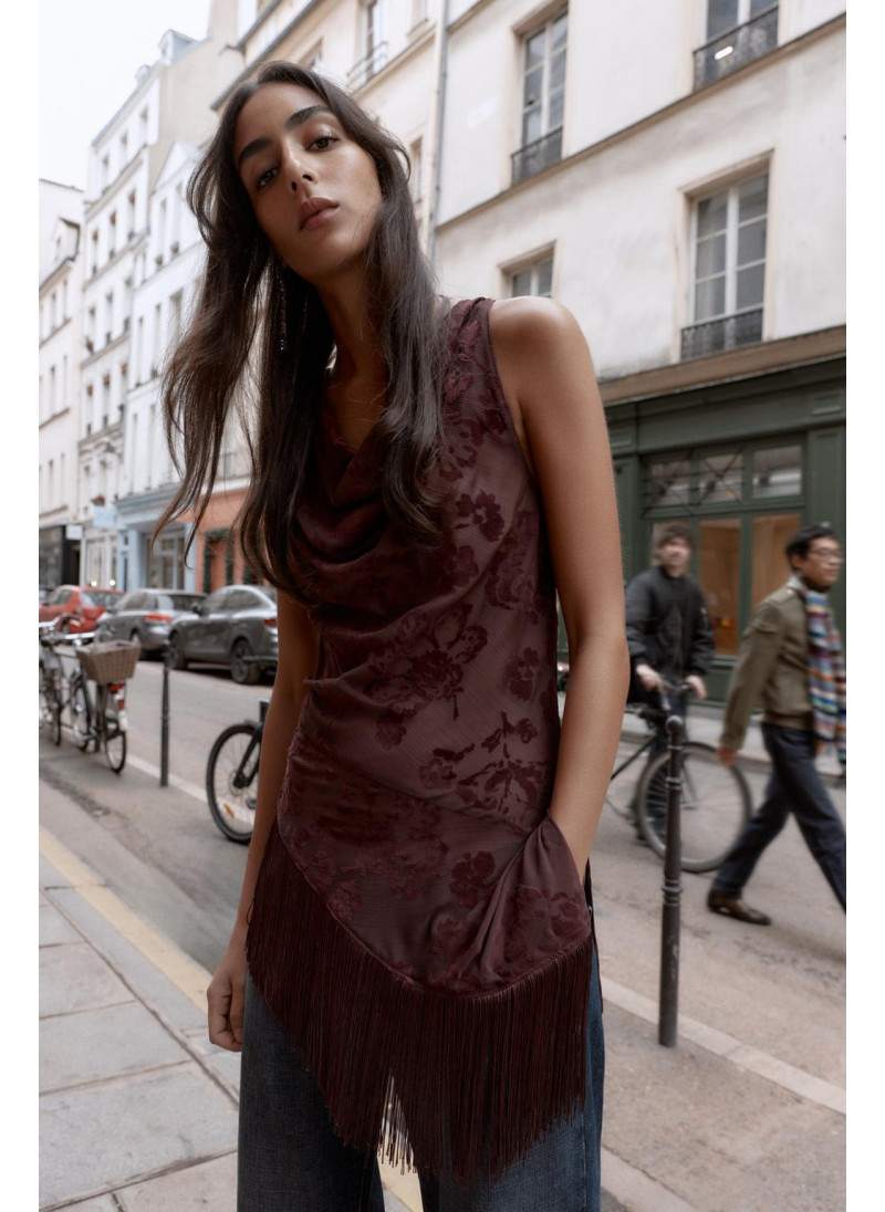 Асимметричный топ с оборками из деворе Асимметричный топ с оборками из деворе