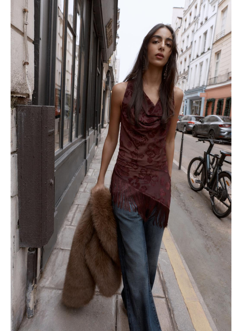 Асимметричный топ с оборками из деворе Асимметричный топ с оборками из деворе