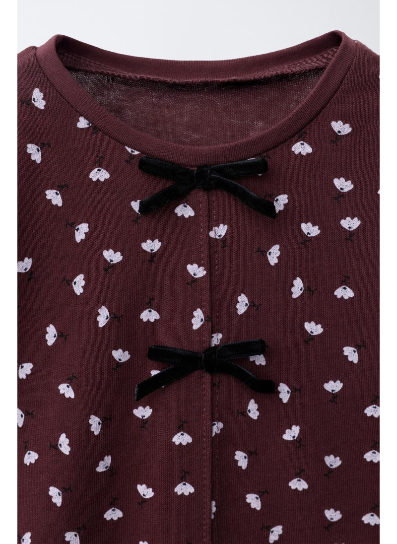 ФУТБОЛКА С ЦВЕТОЧНЫМ ПРИНТОМ, БАНТОМ И БАРХАТОМ ФУТБОЛКА С ЦВЕТОЧНЫМ ПРИНТОМ, БАНТОМ И БАРХАТОМ