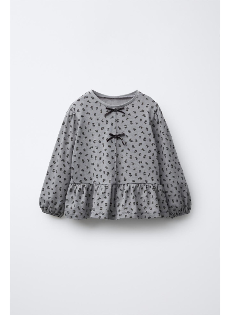 ФУТБОЛКА С ЦВЕТОЧНЫМ ПРИНТОМ, БАНТОМ И БАРХАТОМ ФУТБОЛКА С ЦВЕТОЧНЫМ ПРИНТОМ, БАНТОМ И БАРХАТОМ