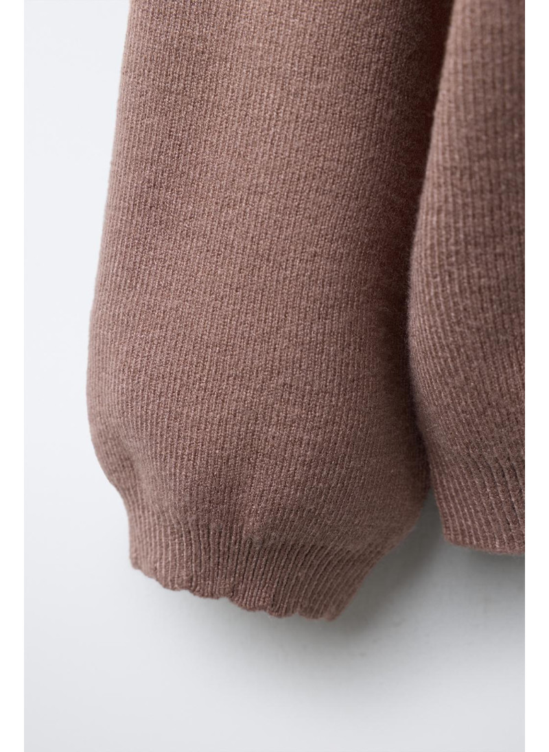 ВЯЗАНЫЙ СВИТЕР С ВЫШИТЫМИ ЦВЕТАМИ ВЯЗАНЫЙ СВИТЕР С ВЫШИТЫМИ ЦВЕТАМИ