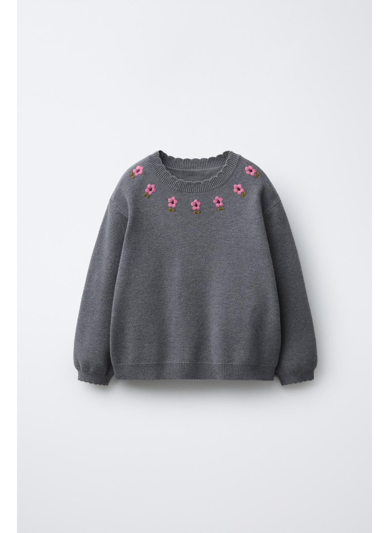 ВЯЗАНЫЙ СВИТЕР С ВЫШИТЫМИ ЦВЕТАМИ ВЯЗАНЫЙ СВИТЕР С ВЫШИТЫМИ ЦВЕТАМИ