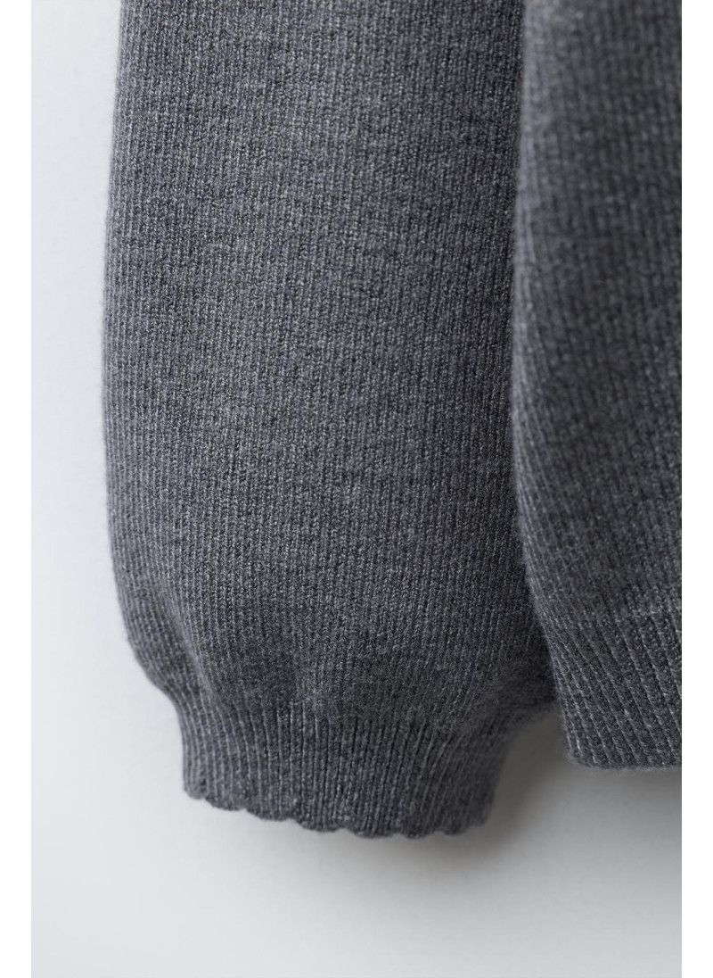 ВЯЗАНЫЙ СВИТЕР С ВЫШИТЫМИ ЦВЕТАМИ ВЯЗАНЫЙ СВИТЕР С ВЫШИТЫМИ ЦВЕТАМИ