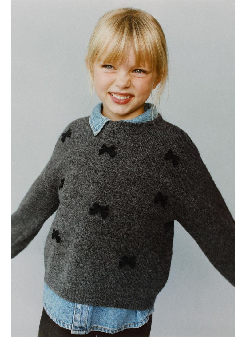 ВЯЗАНЫЙ ДЖЕМПЕР С ВОРСОВЫМИ СЕРДЦАМИ ВЯЗАНЫЙ ДЖЕМПЕР С ВОРСОВЫМИ СЕРДЦАМИ