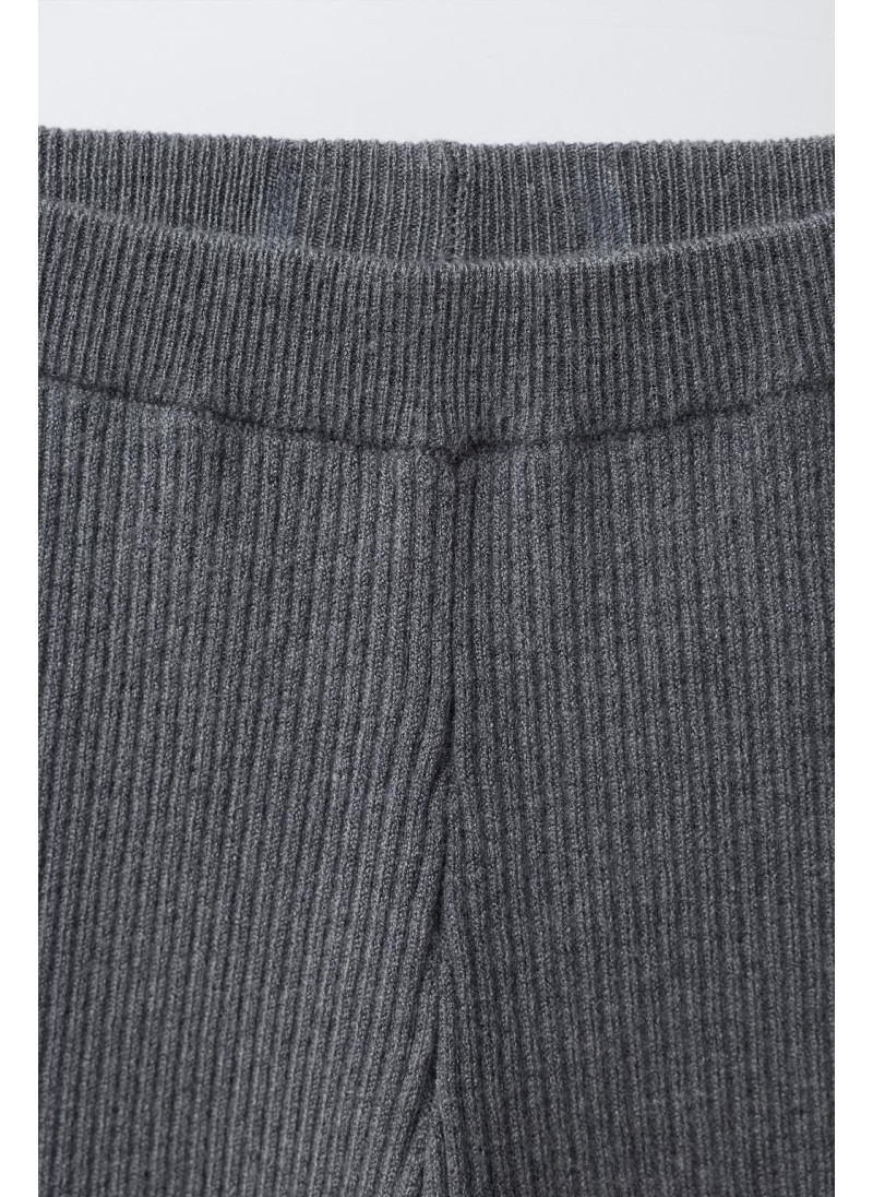 ТРИКОТАЖНЫЕ БРЮКИ С ВОЛАНАМИ ТРИКОТАЖНЫЕ БРЮКИ С ВОЛАНАМИ