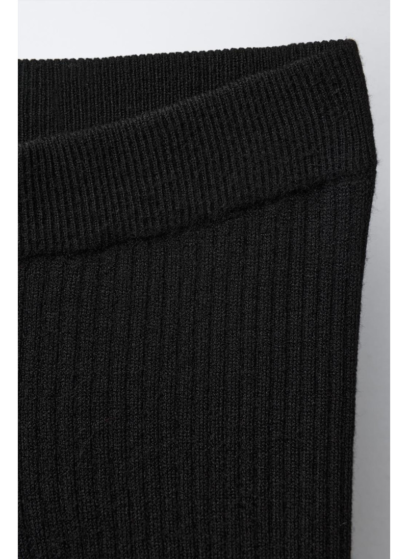 РАСКЛЕШЕННЫЕ ТРИКОТАЖНЫЕ ЛЕГИНСЫ С БАНТИКАМИ РАСКЛЕШЕННЫЕ ТРИКОТАЖНЫЕ ЛЕГИНСЫ С БАНТИКАМИ