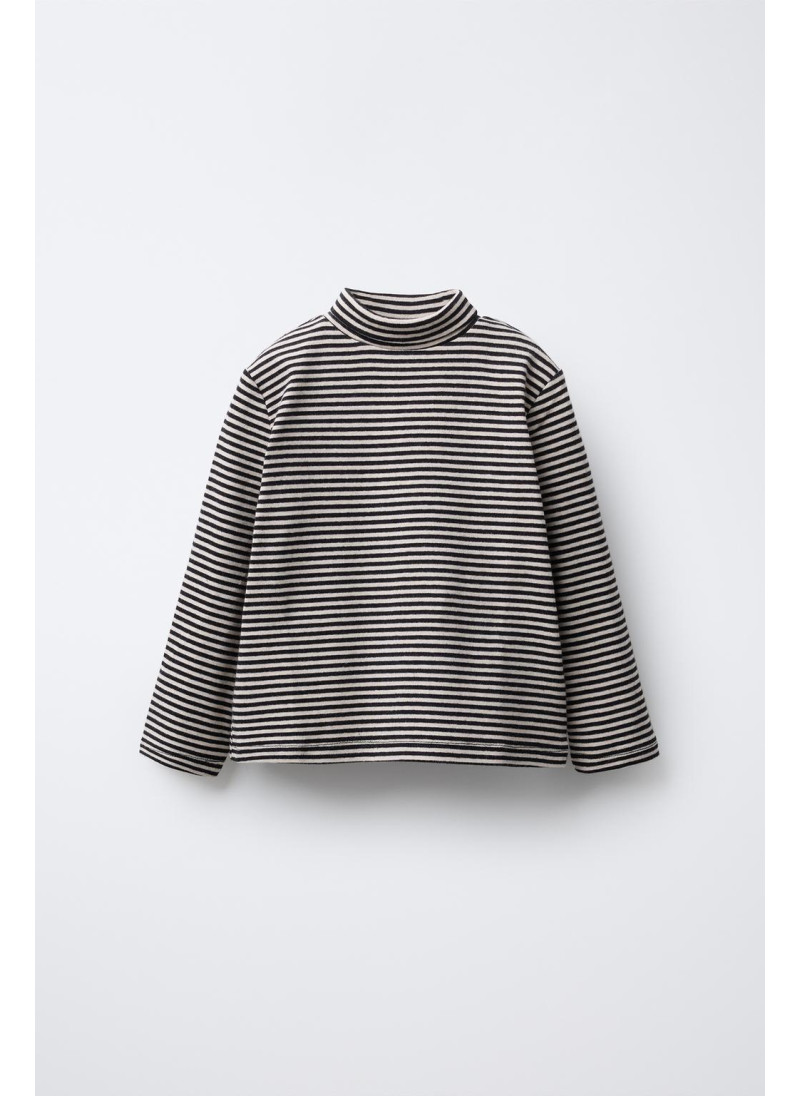 ТОП С ВОРОТНИКОМ-СТОЙКОЙ ТОП С ВОРОТНИКОМ-СТОЙКОЙ