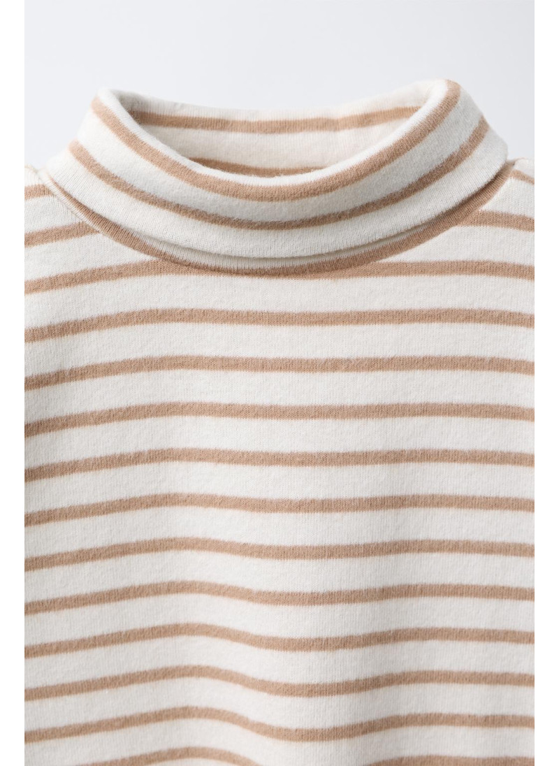 ТОП С ВОРОТНИКОМ-СТОЙКОЙ ТОП С ВОРОТНИКОМ-СТОЙКОЙ